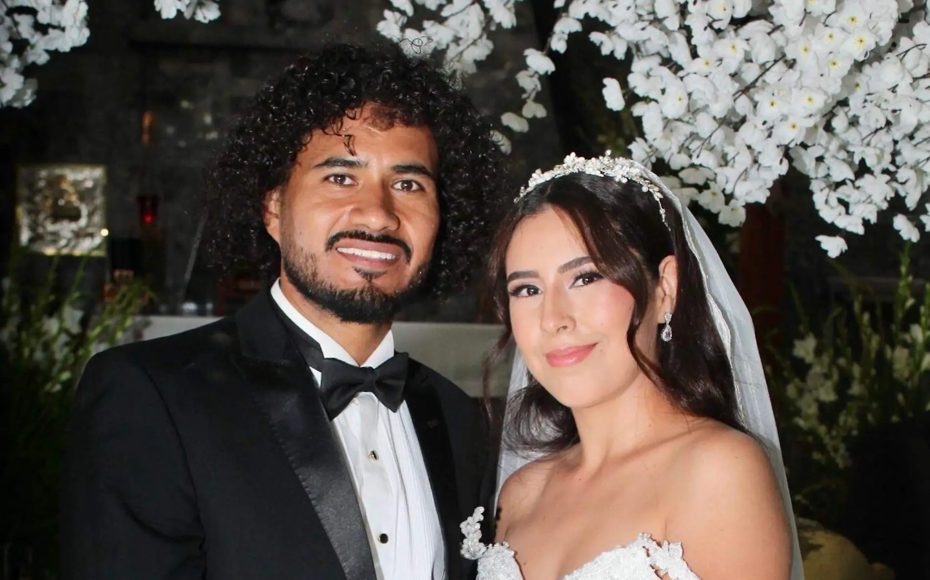 Yissel Jaquez y Gerardo Corona Rojas en su boda